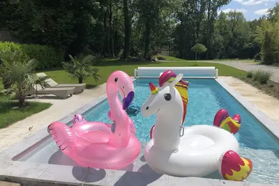 Image de Chambre dans une splendide propriété boisée agrémentée d’une piscine, spa, parc