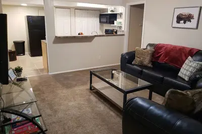 Image de Appartement confortable récemment rénové au sous-sol