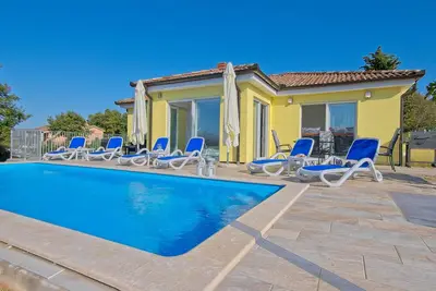 Image de Villa 2019 neuve avec piscine, barbecue, WiFi, vélos, lave-vaisselle, lave-linge