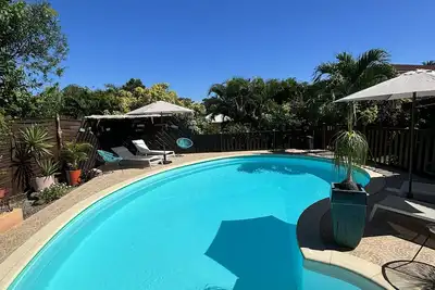 Image de T2 Duplex - Terrace - swimming pool in a green setting 100 m from the beach.