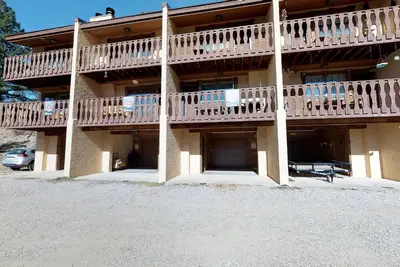 Image de Casa Nueva Townhouse # 4 est une maison de ville de deux chambres pouvant accueillir 6. Ces maisons sont situées à l'Ea