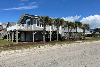 Image de Oki Paradise-Just Steps To The Sand! 2e RANGÉE - 4br, 2ba Avec ACCÈS Direct À La Plage