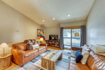 Image de Charmante maison de ville avec barbecue partagé et vue sur la montagne - à pied du centre-ville de Frisco!