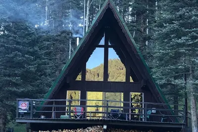 Image de Cabine en A dans la haute vallée. Calme et isolé, animaux acceptés, peut accueillir 6 personnes, télévision par satellite,