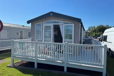 Image de 3 Bed Static caravan 12ftx38ft nr. beach & pool. New adventure land wrap decking