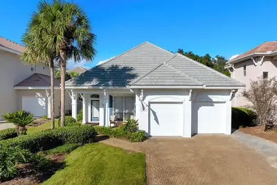 Image de Saltwater Sisters - Destiny West Subdivision, Community Pool & Hot Tub, Tennis / Basketball Court!
