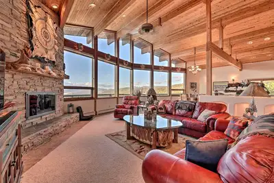Image de Falcon Rest: une retraite de luxe à Angel Fire Mountain!