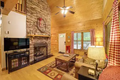 Image de Nouveau! Woodland Getaway w \/ Hot Tub - 11 Mi Ă Boone!