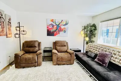 Image de Évadez-vous dans notre chalet confortable haut de gamme dans la ville de Leavenworth pour 4 adultes avec HotTub, Ac