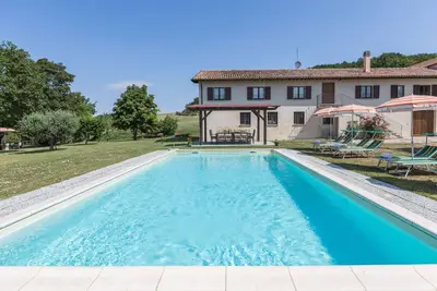 Image de Villa with pool and panoramic views, surrounded by nature, 45 minutes from the Adriatic coast