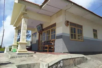 Image de Cemara Lawang Homestay, chambre partageant la salle de bain1