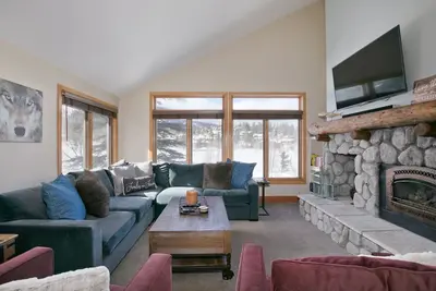 Image de Nouvelle liste! Maison familiale sur le parcours de golf avec équipements du pavillon et vue sur la montagne