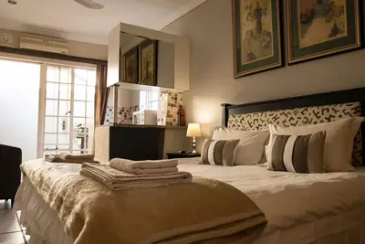 Image de Furnished & Serviced Sandton Studio Unit with Private Patio