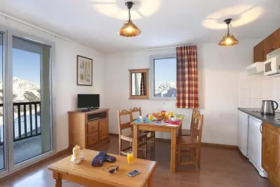 Image de Wifi, 50m des commerces, remise en forme, piscine, sauna, balcon, parking, casier à ski, 55m²