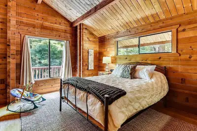 Image de Baumhaus ~ Beautiful Forest Hideaway - Hot Tub, arbres, vues et intimité