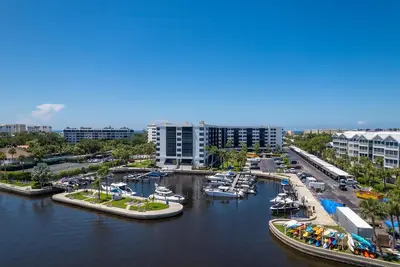 Image de 2 chambres / 2 salles de bain, magnifique piscine / vue sur la baie, sur votre propre port privé - Siesta Key