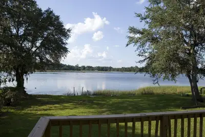 Image de Maison confortable sur la rivière, profitez de la vue ou pêchez directement au bord de la rivière