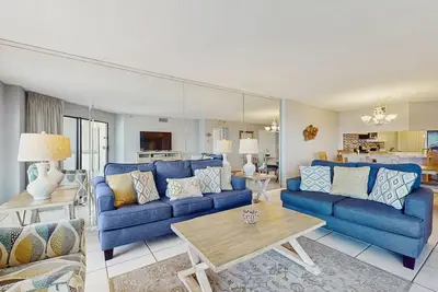 Image de Golfe et condo en bord de mer avec une vue magnifique, piscine partagée et bain à remous