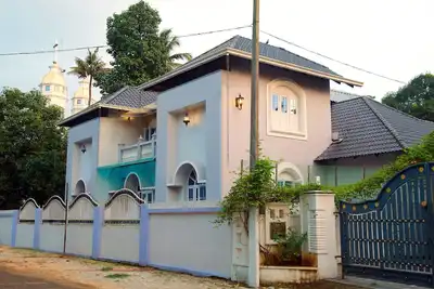 Image de Villa spacieuse traditionnelle avec des équipements modernes