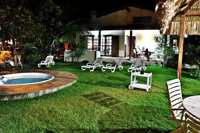 Image de Belle maison avec jardin, jacuzzi à côté de la plage