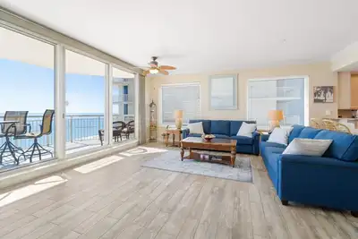 Image de Gorgeous, cozy beachfront condo with pool, pool spa & beach access