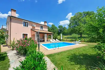 Image de House 377/857 (Istria - Sveti LovreÄŤ), 18000m from the beach