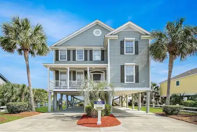 Image de ** Tarifs Tout Compris ** Neagle House - Oceanfront with Walkway to Beach