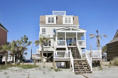 Image de ** Tarifs Tout Compris ** Dempsey Cottage - Oceanfront & Walkway to Beach