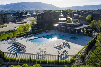 Image de 4-Bedroom Huntsville, Utah Vacation Rental with Lake Views. Ew9