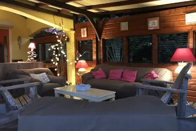 Image de Villa familiale avec piscine au sel, cadre verdoyant