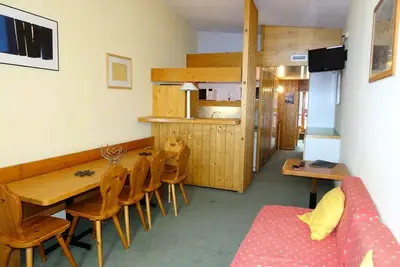 Image de Appartement spacieux de 4 pièces pour 9 personnes en dernier étage, proche des pistes et des commerces dans le village du Charve