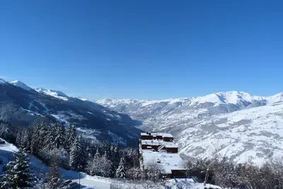 Image de Appartement 2 pièces 6 personnes, lumineux avec une vue plongeante sur la vallée, un casier à ski, proche des pistes et des comm