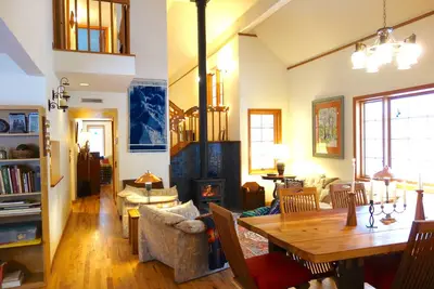 Image de Mt. Ashland Homestead's Secluded Forest House, Ă 15 minutes d'Ashland.
