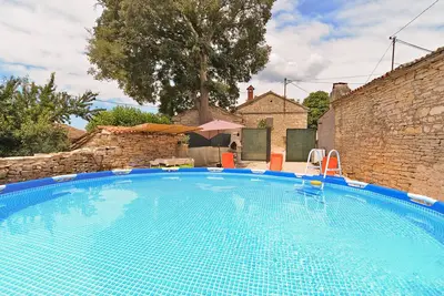 Image de House 1009\/3343 (Istria - Svetvinčenat), 12000m from the beach