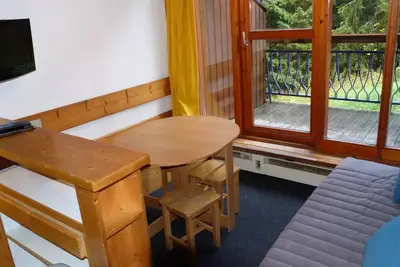 Image de Duplex pour 5 personnes Ă Arc 1800 dans le village de Charmettoger, skis aux pieds