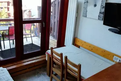 Image de Duplex pour 5 personnes Ă Arc 1800 dans le village de Charmettoger, skis aux pieds