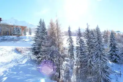 Image de Duplex pour 6 personnes Ă Arc 1800 dans le village de Charmettoger, skis aux pieds