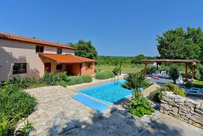 Image de Villa 1926\/23672 (Istria - Liznjan), 1000m from the beach
