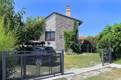 Image de Apartment 1950\/24789 (Istria - Valbandon), 600m from the beach