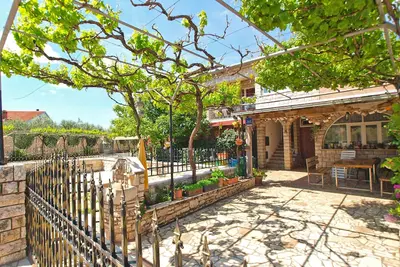 Image de Apartment 1954\/24894 (Istria - Valbandon), 750m from the beach