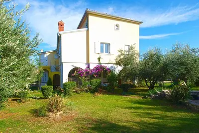 Image de Apartment 1969\/26153 (Istria - Liznjan), 2250m from the beach