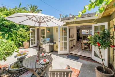 Image de Chalet tranquille près du coeur du centre-ville de Sb!