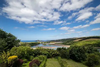 Image de 3 Avonside with stunning waterside views, near beach, in Bantham, South Devon