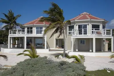 Image de Le Domaine De La Famille Botanique De Luxe Ultime TRÈS Grand 3 480 M² Sur La Plage! !