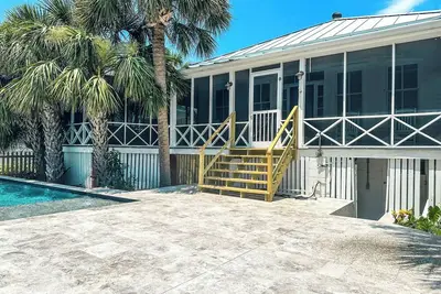 Image de Restauré Original Historic Beach Cottage - étapes de la plage!