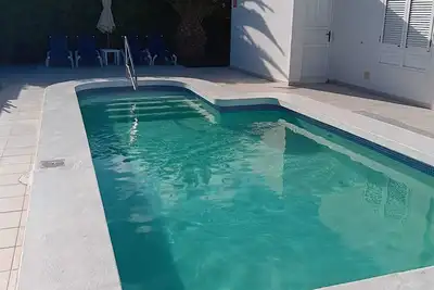 Image de Casa Jaime est une villa de luxe de deux chambres et deux salles de bains avec une piscine très privée