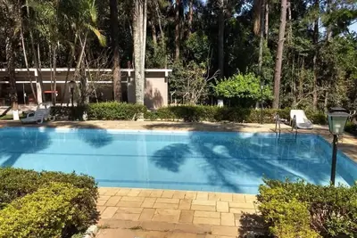Image de Petite ferme Ă Suzano avec piscine et barbecue, loisirs complets.