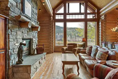 Image de Cabine 3br confortable avec bain à remous et à proximité des commodités du complexe