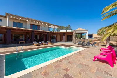 Image de HomeForGuest Casa Atlanntes : piscine chauffée, jardin de 4000m² - HomeForGuest