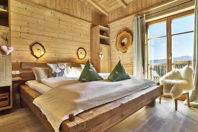 Image de Maison en bois confortable avec poêle en faïence, cabine infrarouge et terrasse en bois de 35 m2